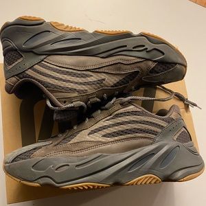 Yeezy Boost 700 v2